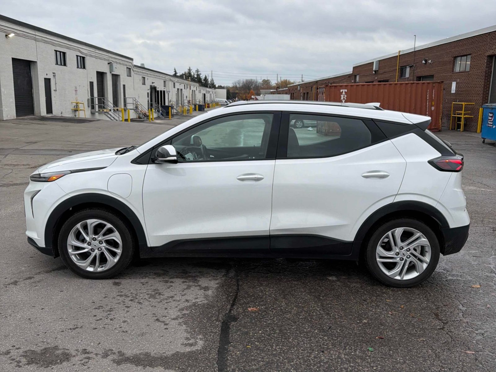 2023 Chevrolet Bolt EUV FWD 4dr LT, photo 2 of 8