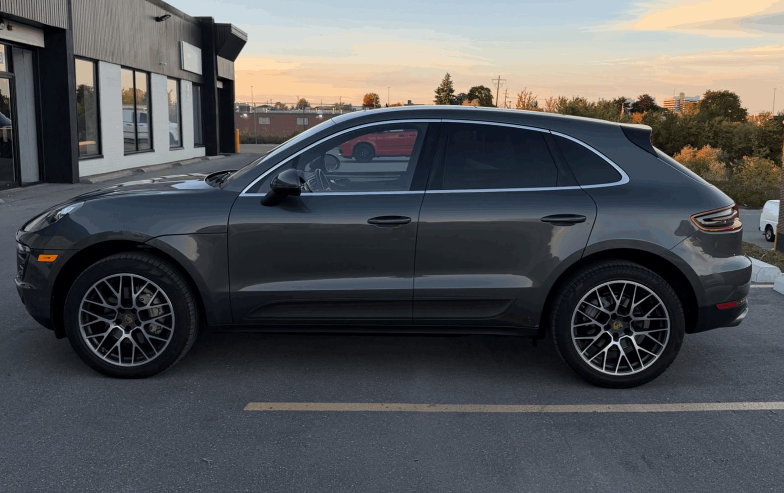 2015 Porsche Macan AWD 4dr S, photo 2 of 9