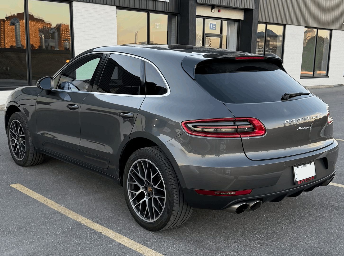 2015 Porsche Macan AWD 4dr S, photo 3 of 9