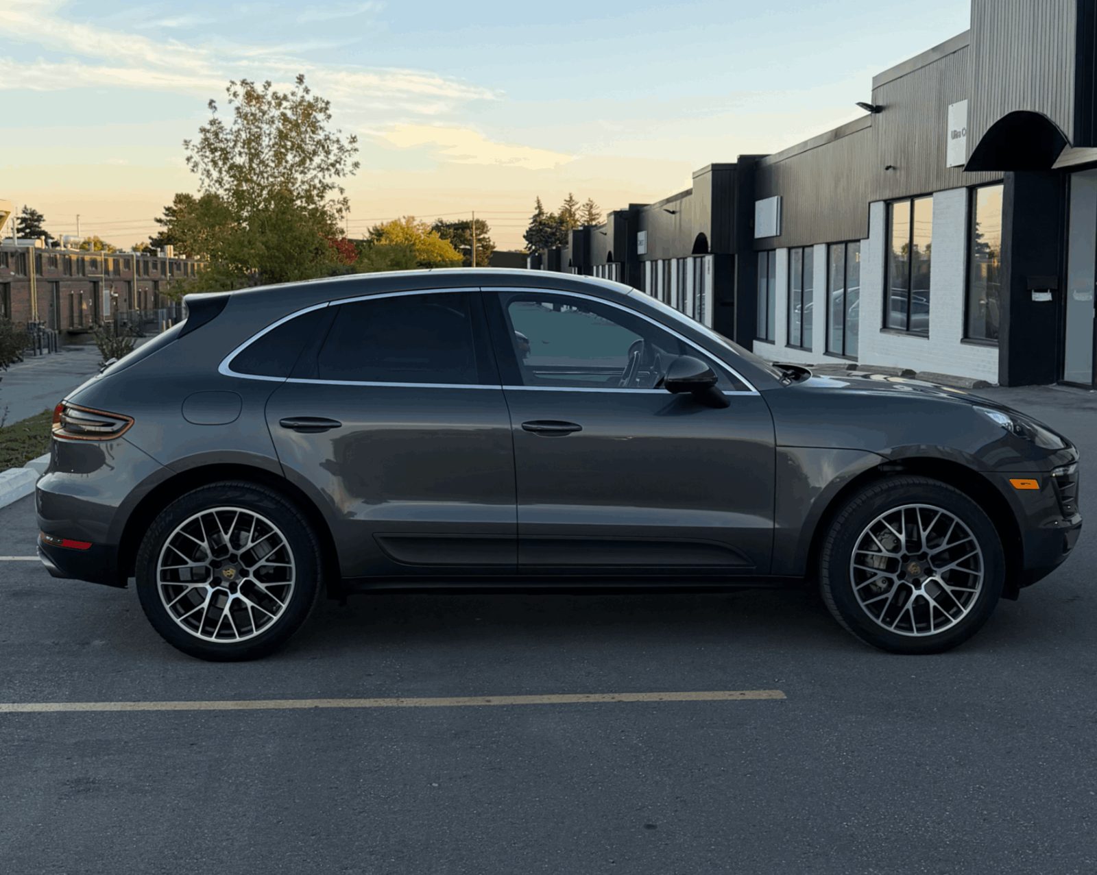 2015 Porsche Macan AWD 4dr S, photo 6 of 9