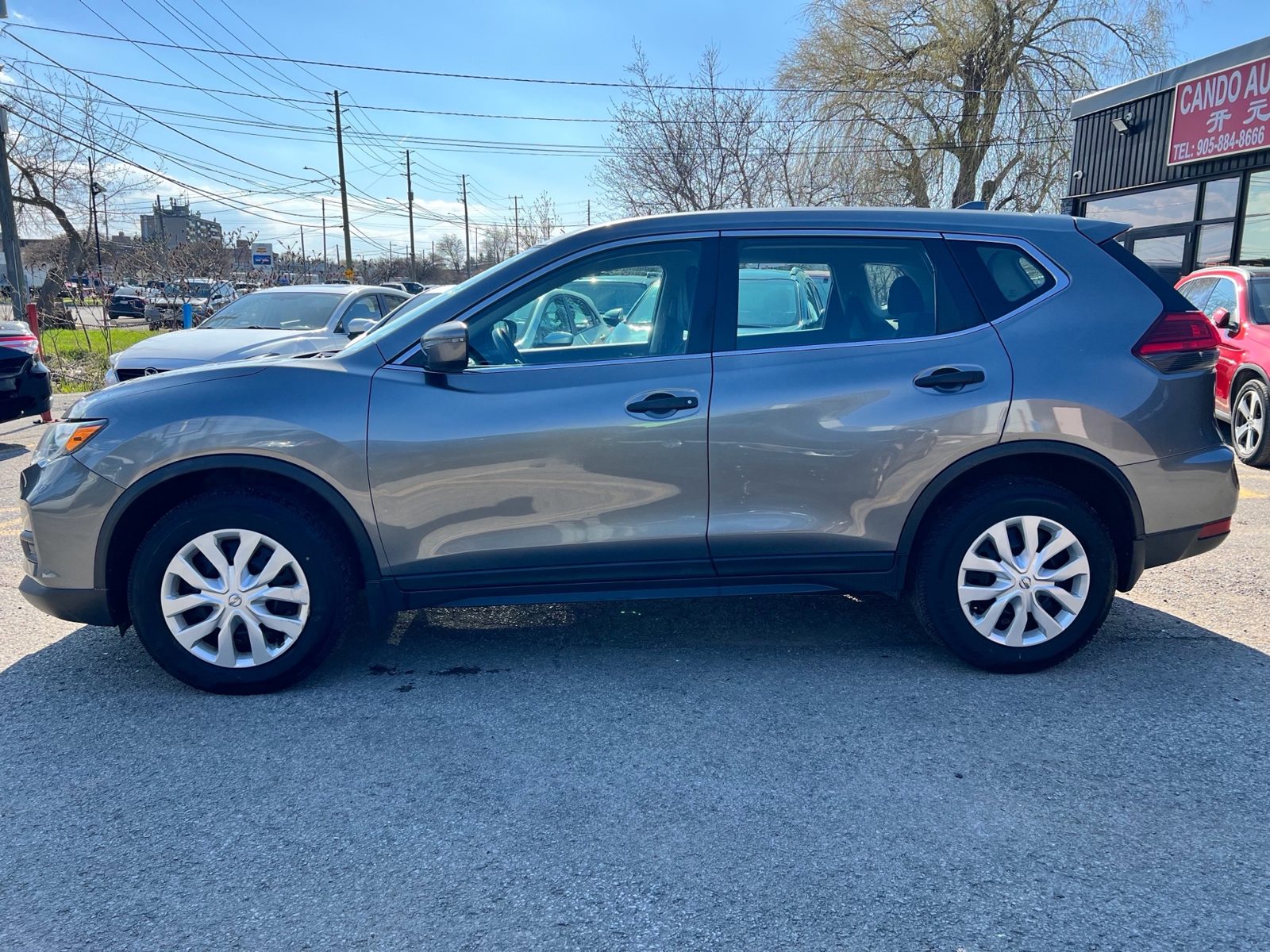 2017 Nissan Rogue AWD SV, photo 2 of 13