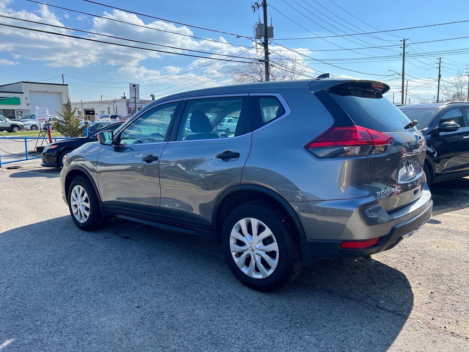 2017 Nissan Rogue AWD SV, photo 3 of 13