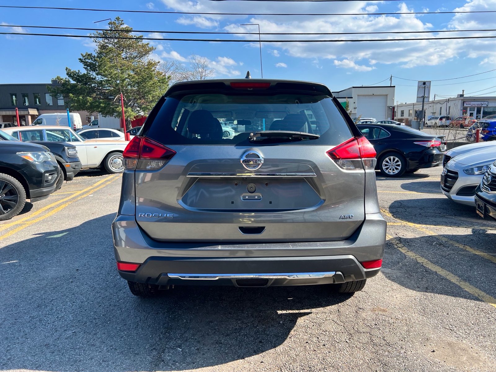 2017 Nissan Rogue AWD SV, photo 4 of 13