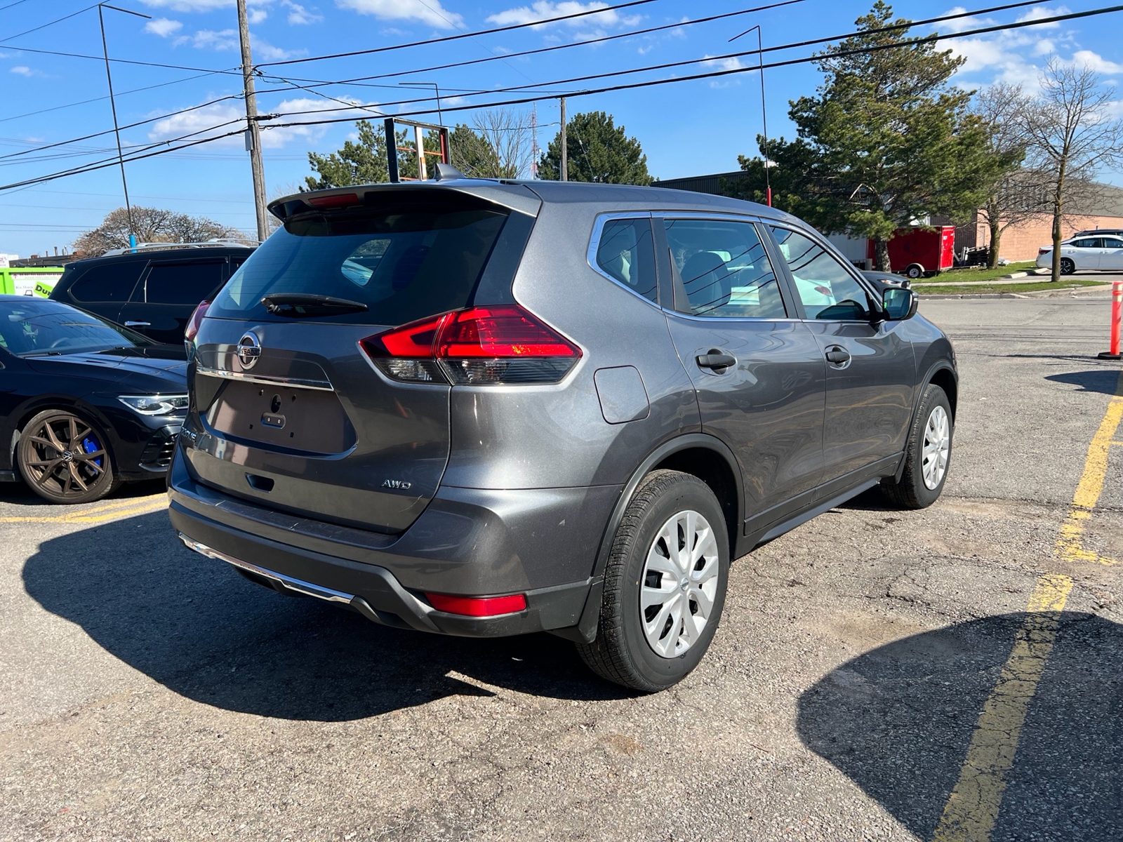 2017 Nissan Rogue AWD SV, photo 5 of 13