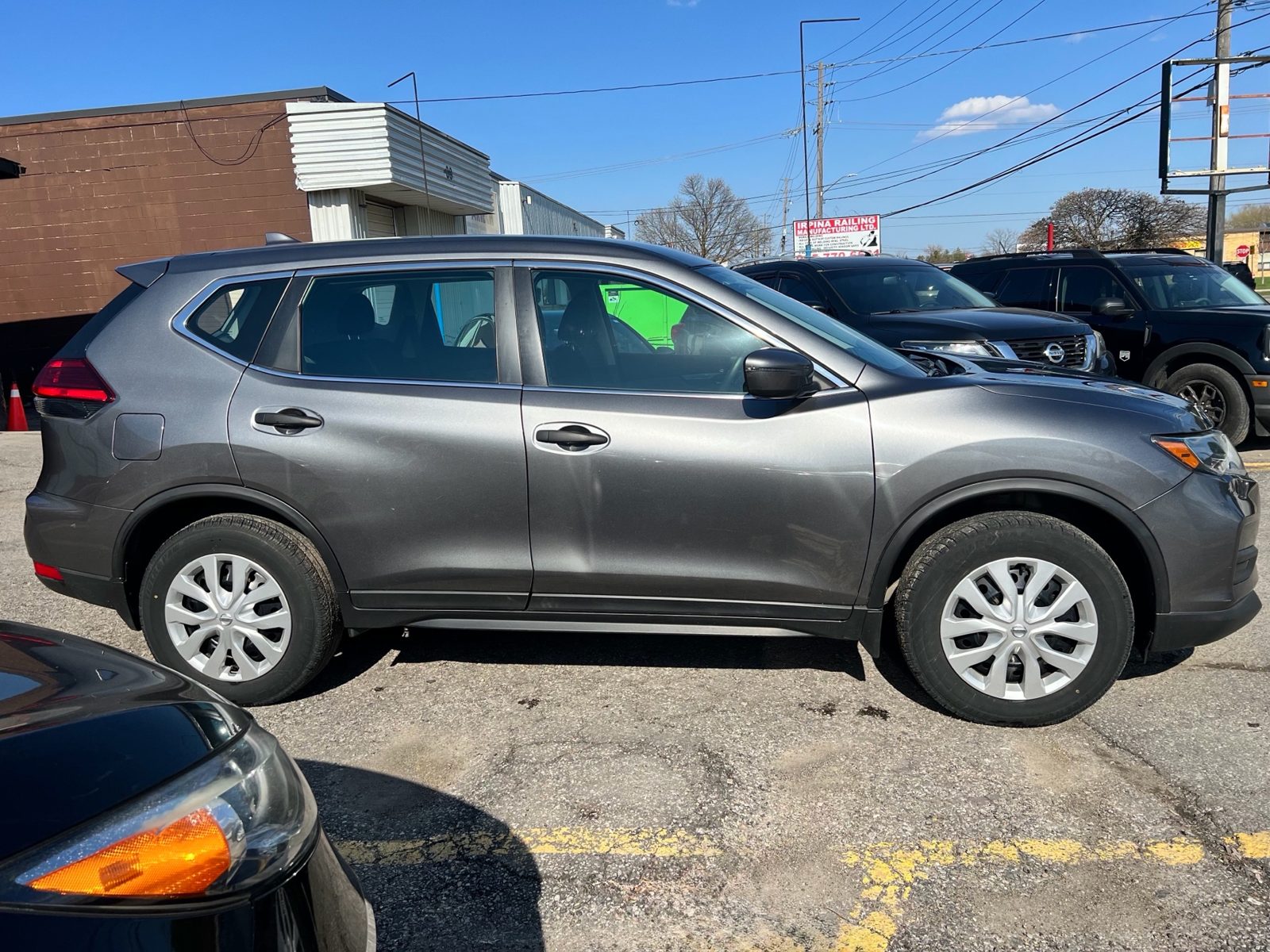 2017 Nissan Rogue AWD SV, photo 6 of 13