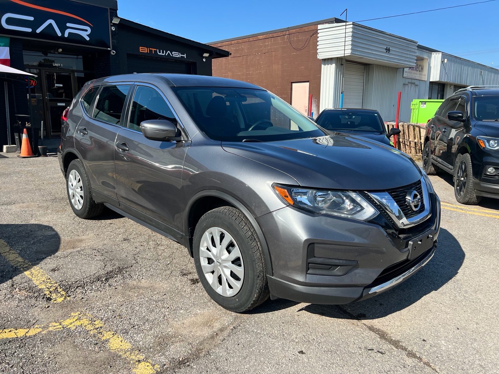 2017 Nissan Rogue AWD SV, photo 7 of 13