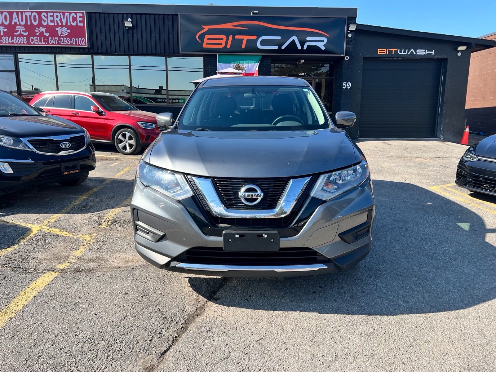 2017 Nissan Rogue AWD SV, photo 8 of 13