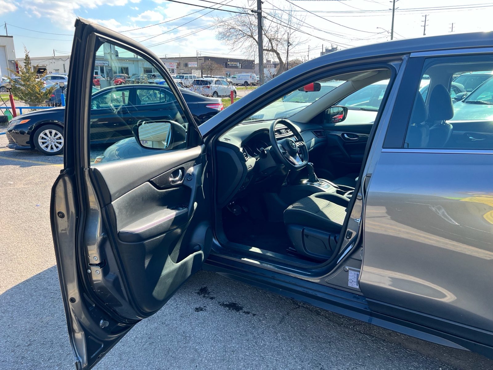 2017 Nissan Rogue AWD SV, photo 10 of 13