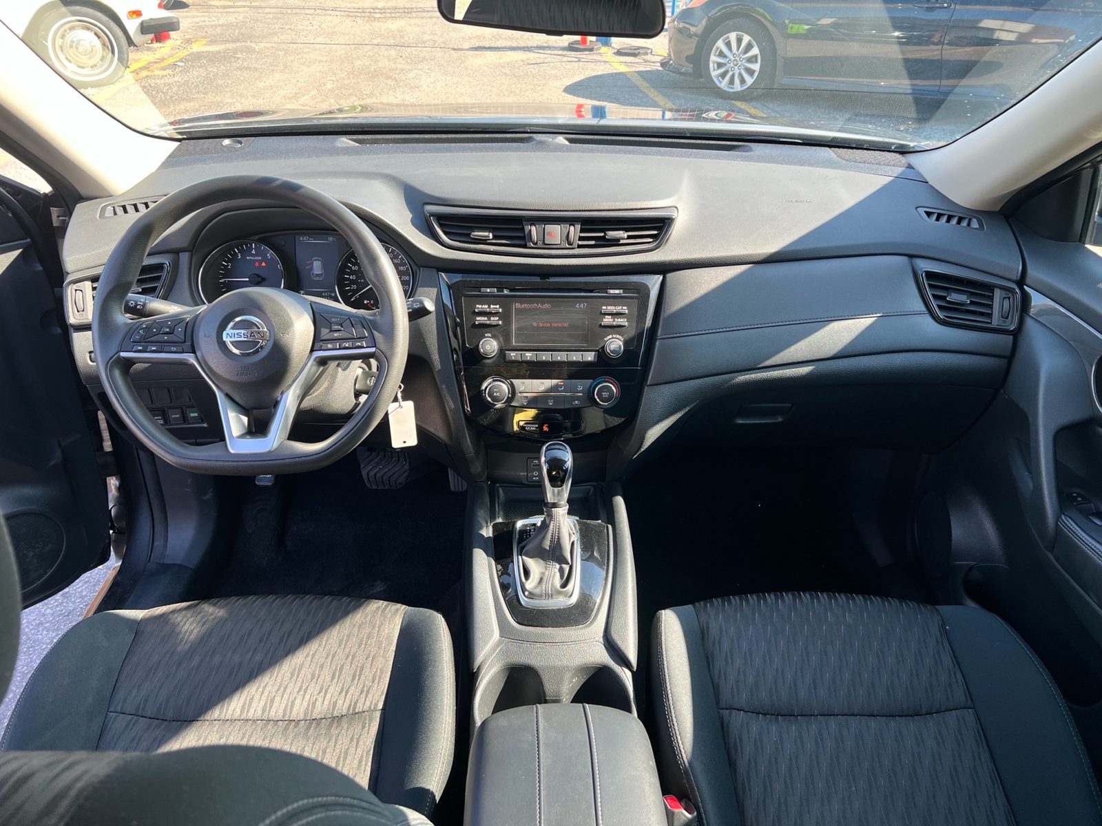 2017 Nissan Rogue AWD SV, photo 11 of 13