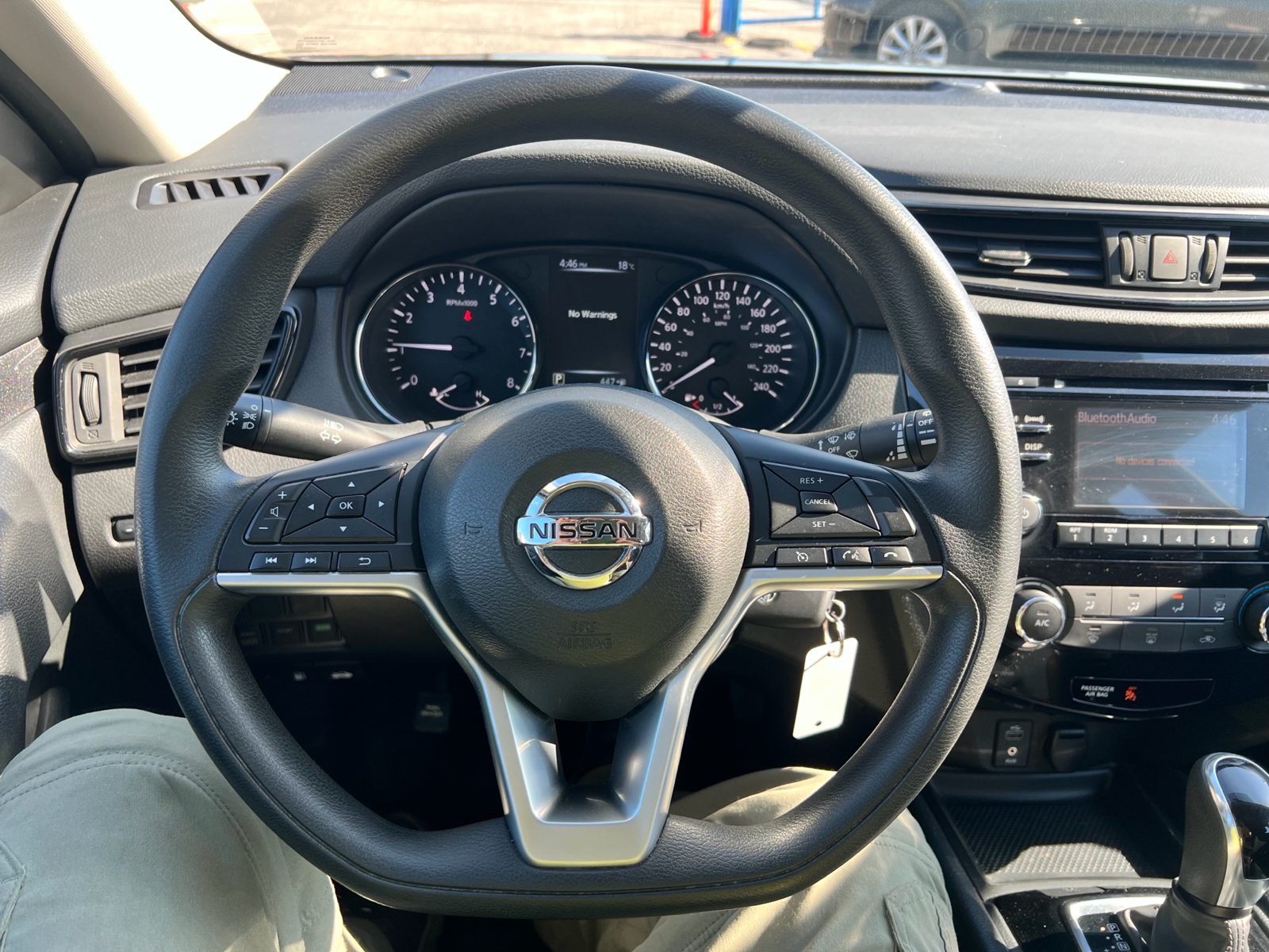 2017 Nissan Rogue AWD SV, photo 12 of 13