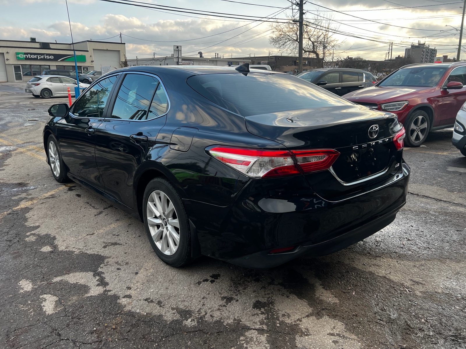 2018 Toyota Camry LE Auto, photo 3 of 12