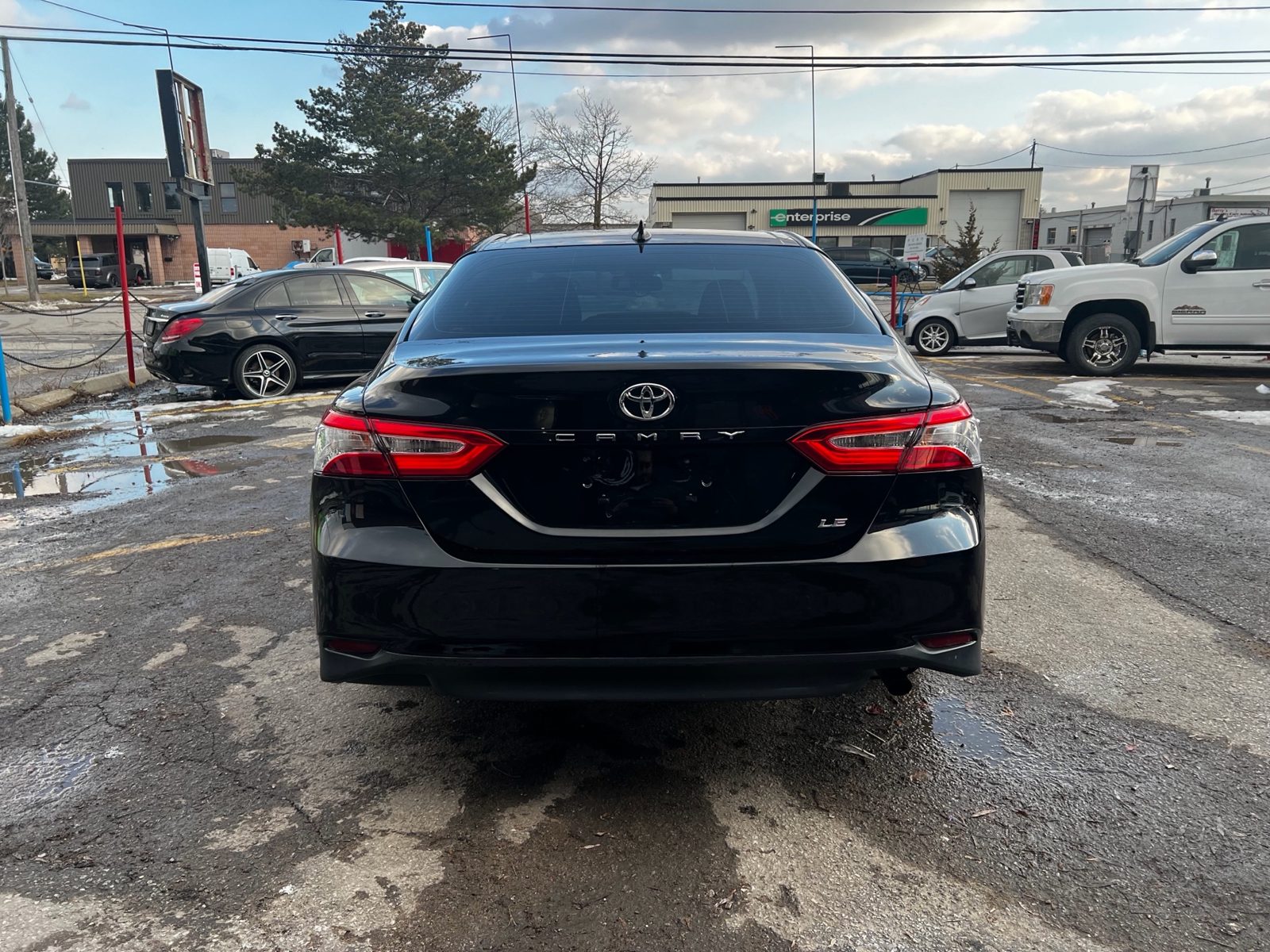 2018 Toyota Camry LE Auto, photo 4 of 12