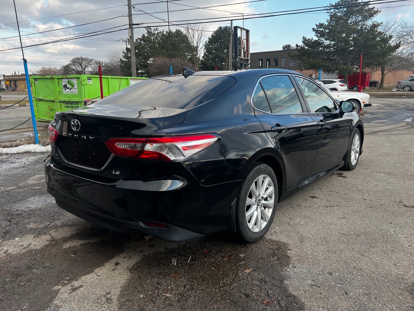 2018 Toyota Camry LE Auto, photo 5 of 12