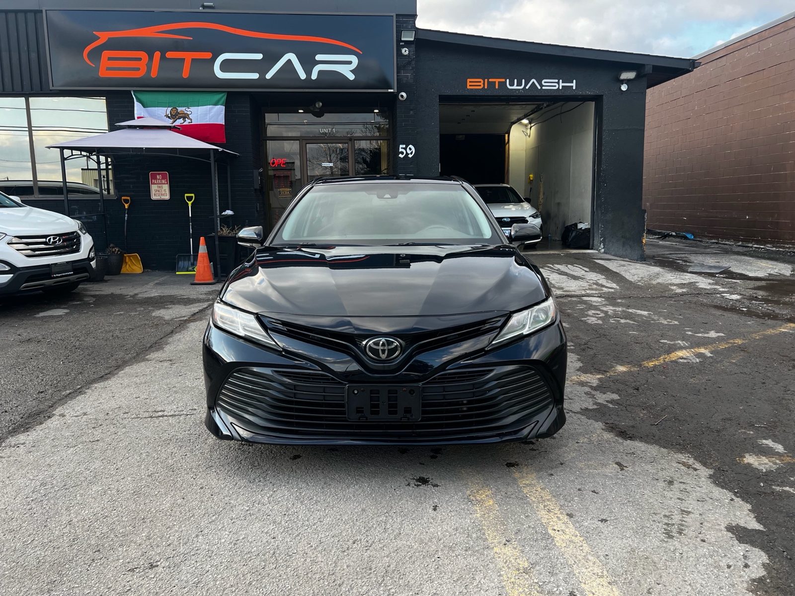2018 Toyota Camry LE Auto, photo 8 of 12