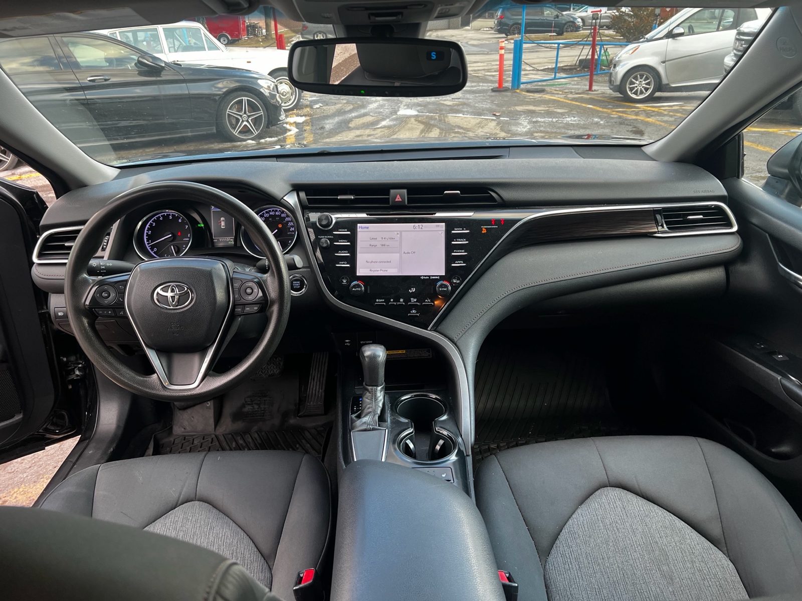 2018 Toyota Camry LE Auto, photo 10 of 12