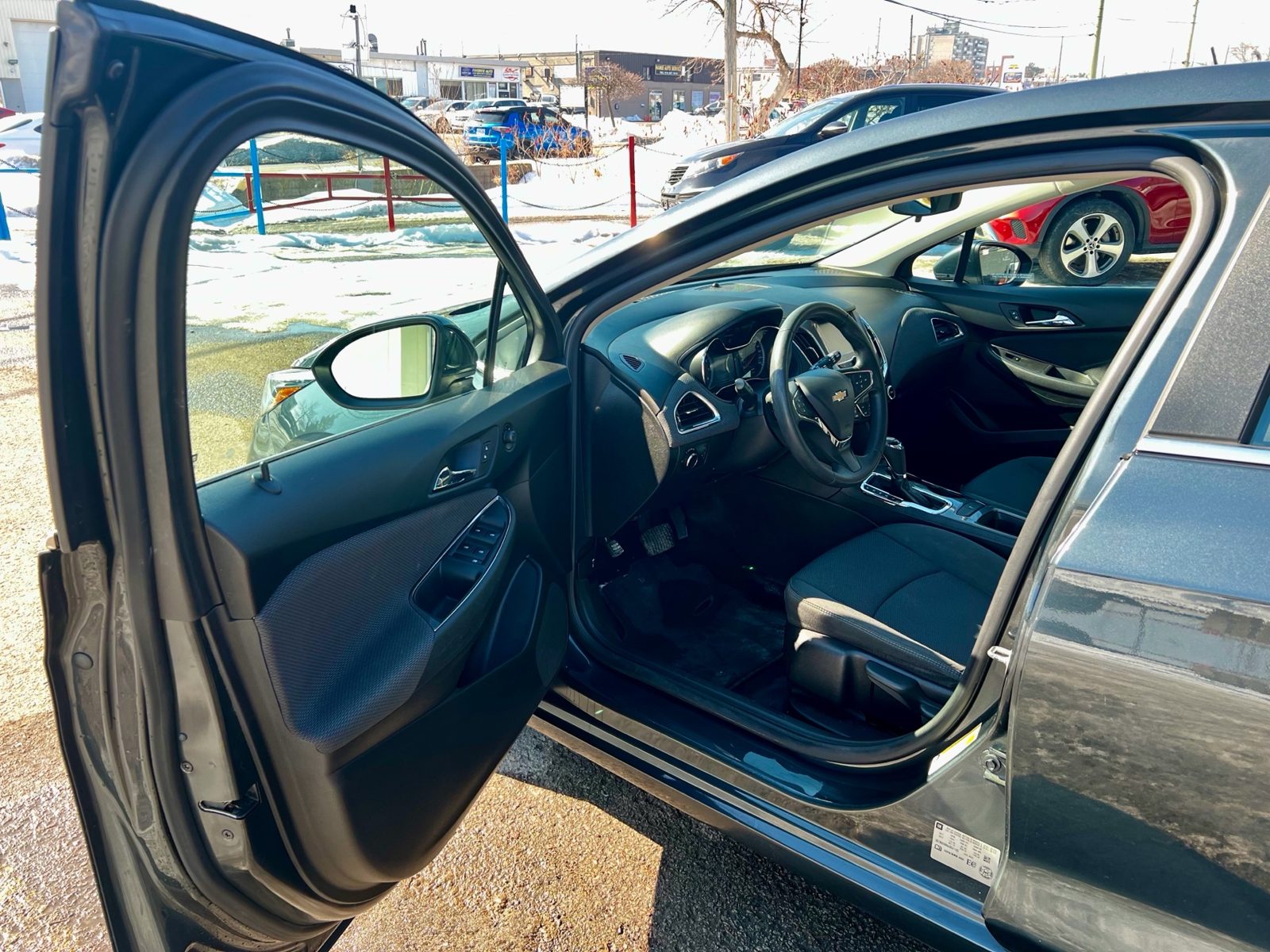 2018 Chevrolet Cruze 4dr HB 1.4L LT w/1SD, photo 9 of 12