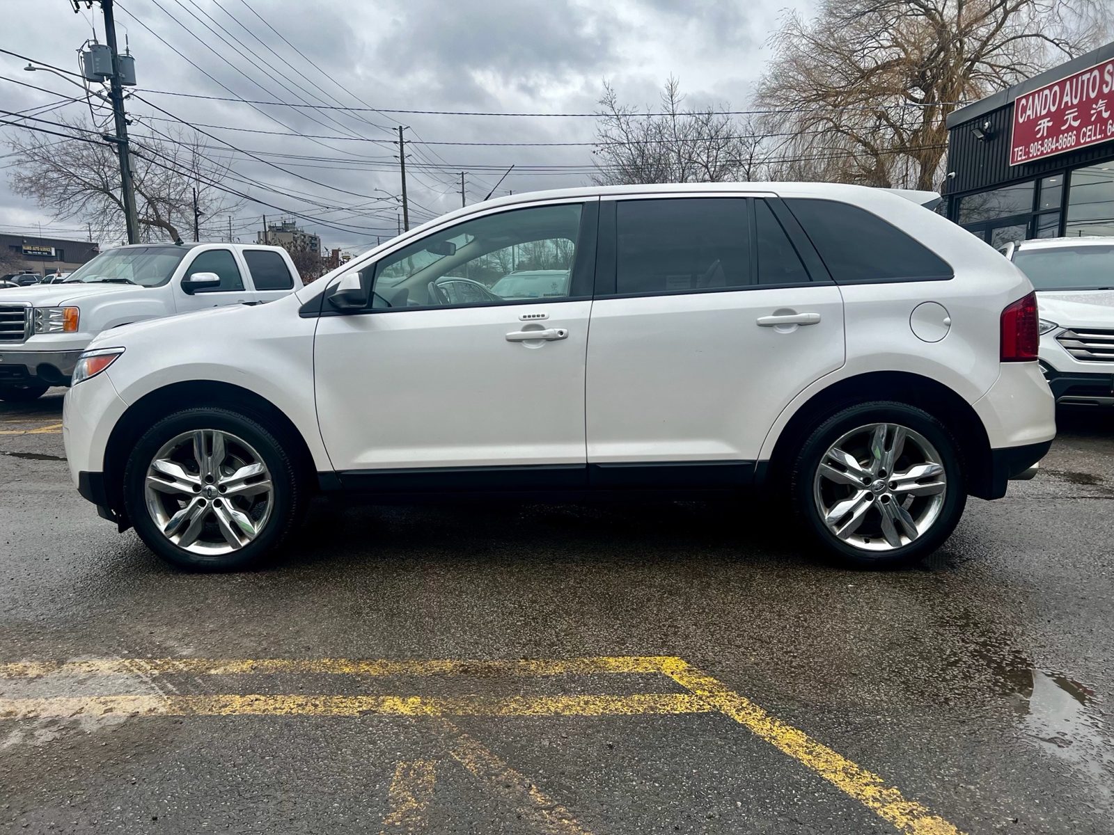 2013 Ford Edge 4dr SEL FWD, photo 2 of 11