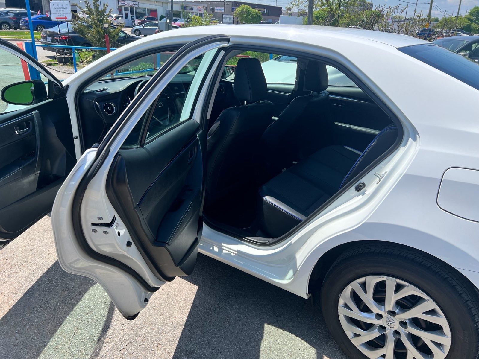 2019 Toyota Corolla CE, photo 9 of 16