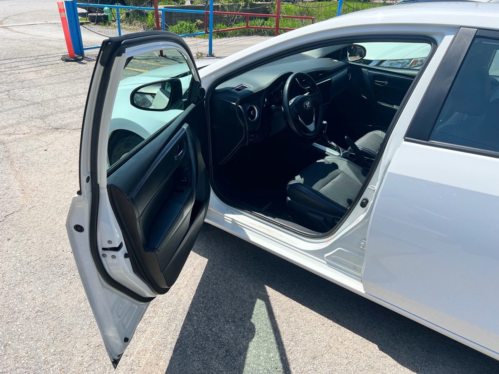 2019 Toyota Corolla CE, photo 10 of 16