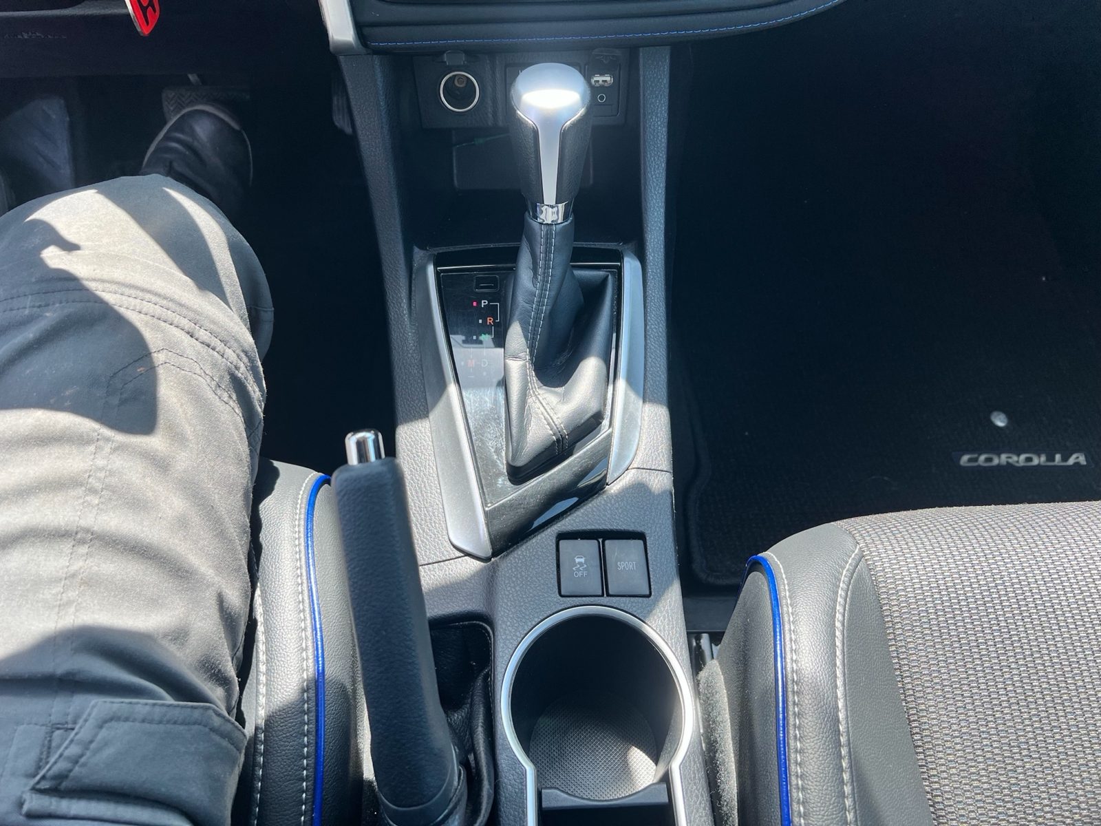2019 Toyota Corolla CE, photo 14 of 16