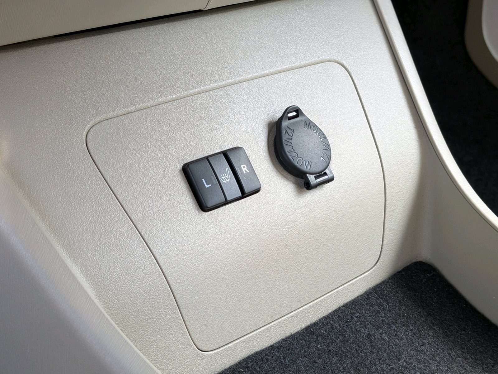 2014 Toyota Prius 5dr HB, photo 15 of 15