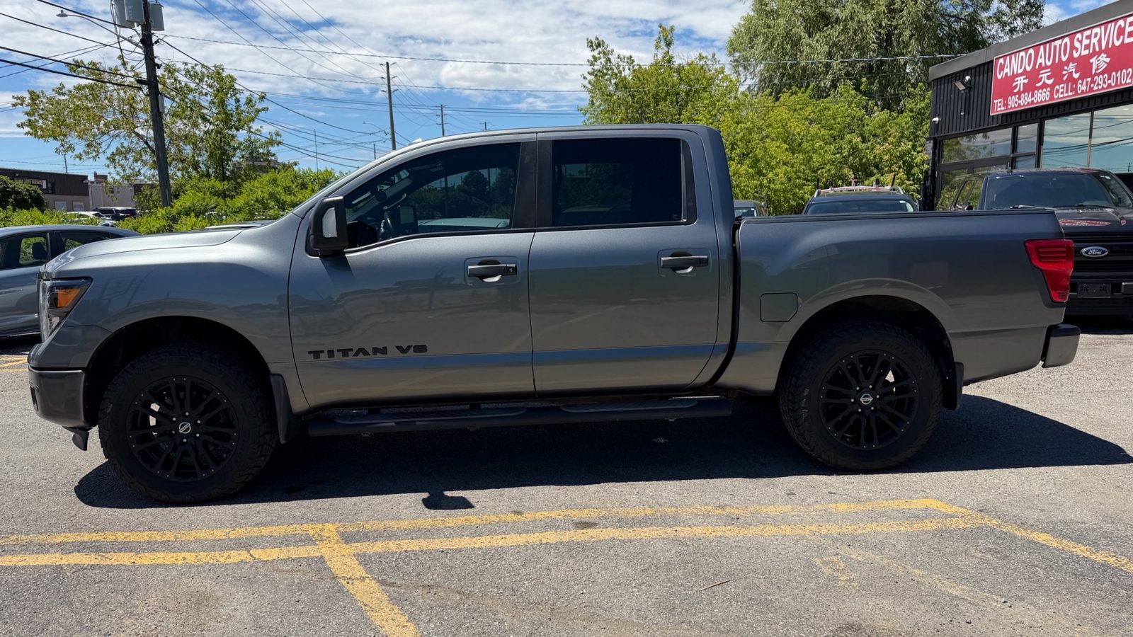 2018 Nissan Titan 4x4 Crew Cab SV MIDNIGHT PKG, photo 2 of 15