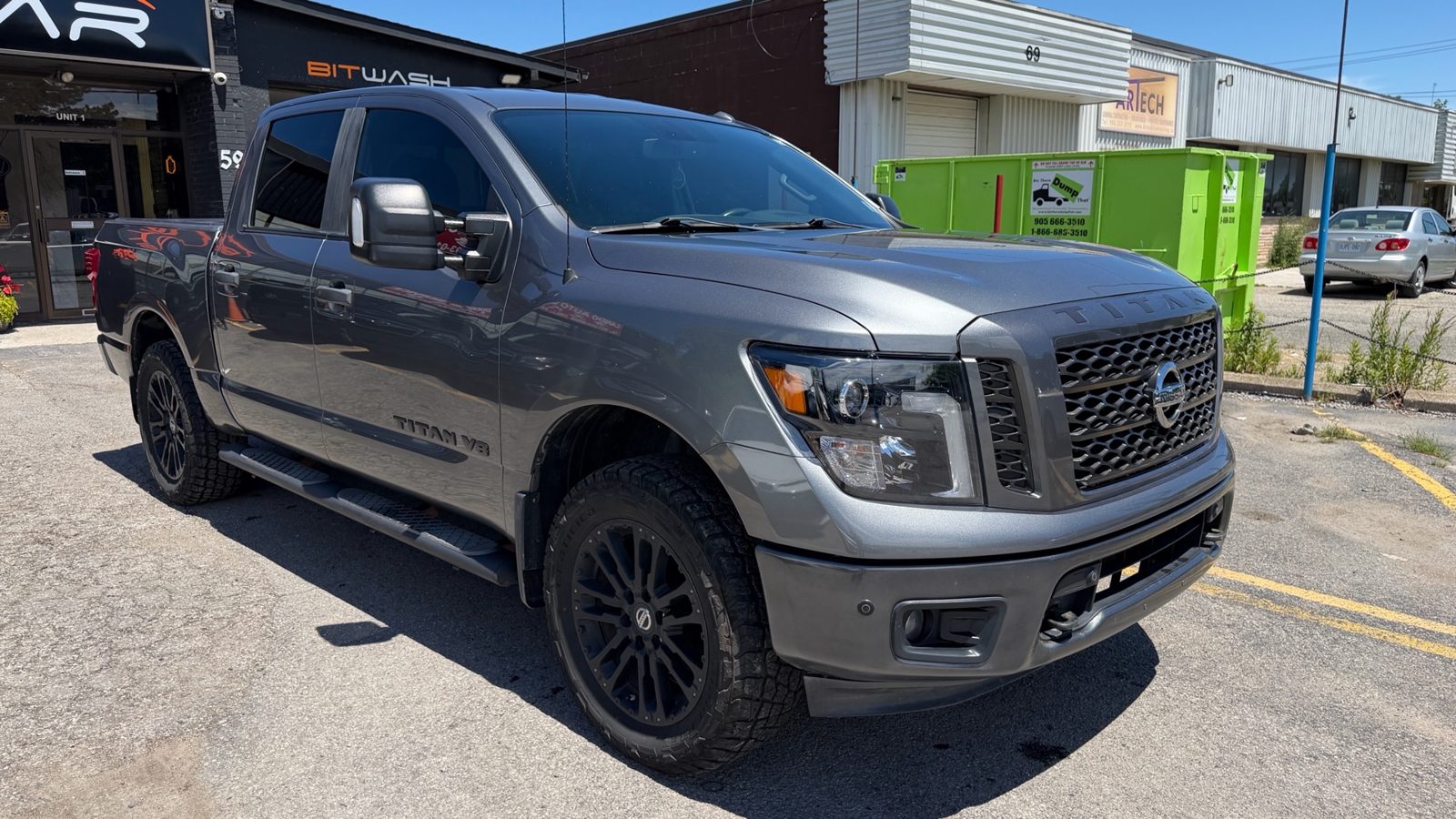 2018 Nissan Titan 4x4 Crew Cab SV MIDNIGHT PKG, photo 6 of 15