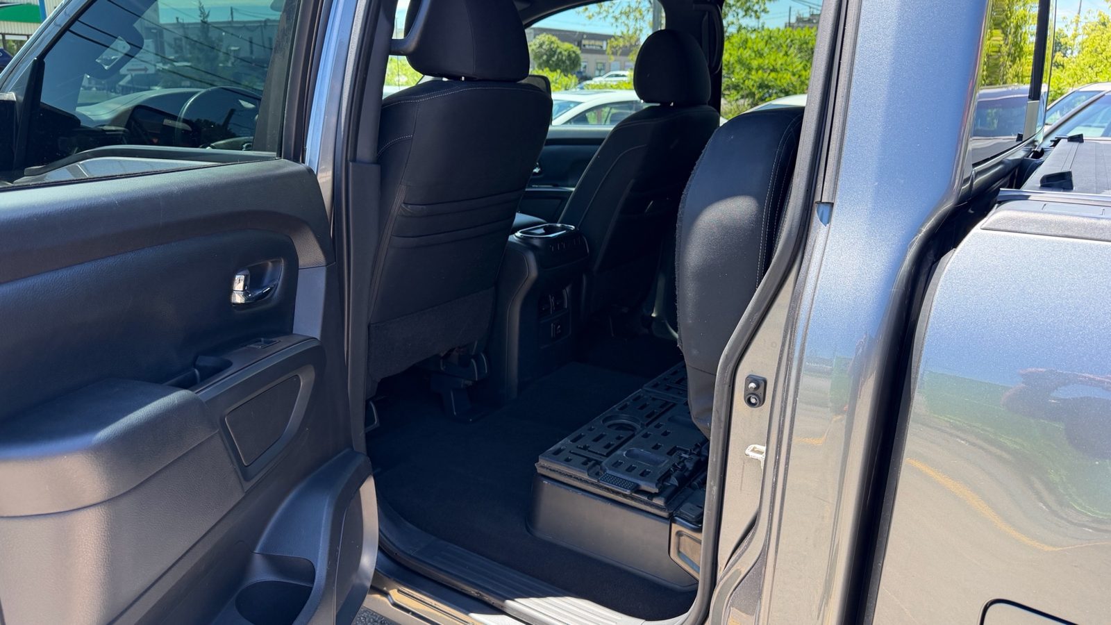 2018 Nissan Titan 4x4 Crew Cab SV MIDNIGHT PKG, photo 8 of 15