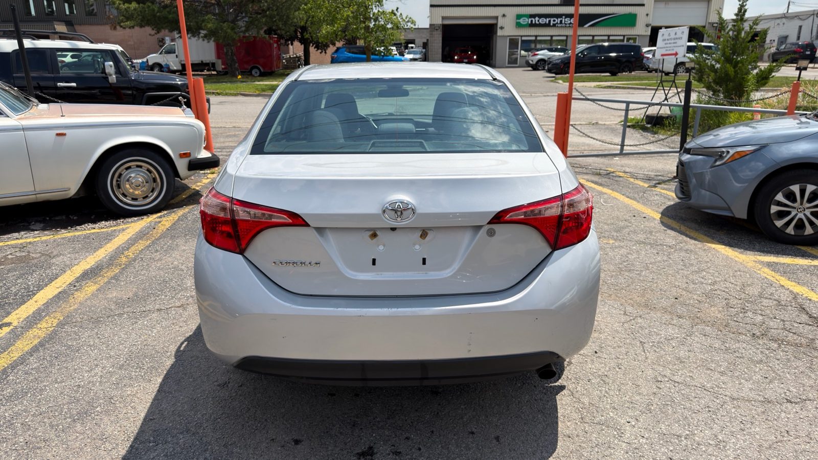 2018 Toyota Corolla CE, photo 4 of 15