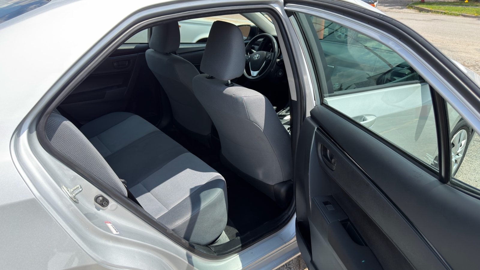 2018 Toyota Corolla CE, photo 11 of 15