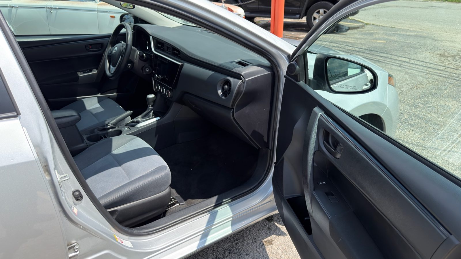 2018 Toyota Corolla CE, photo 12 of 15