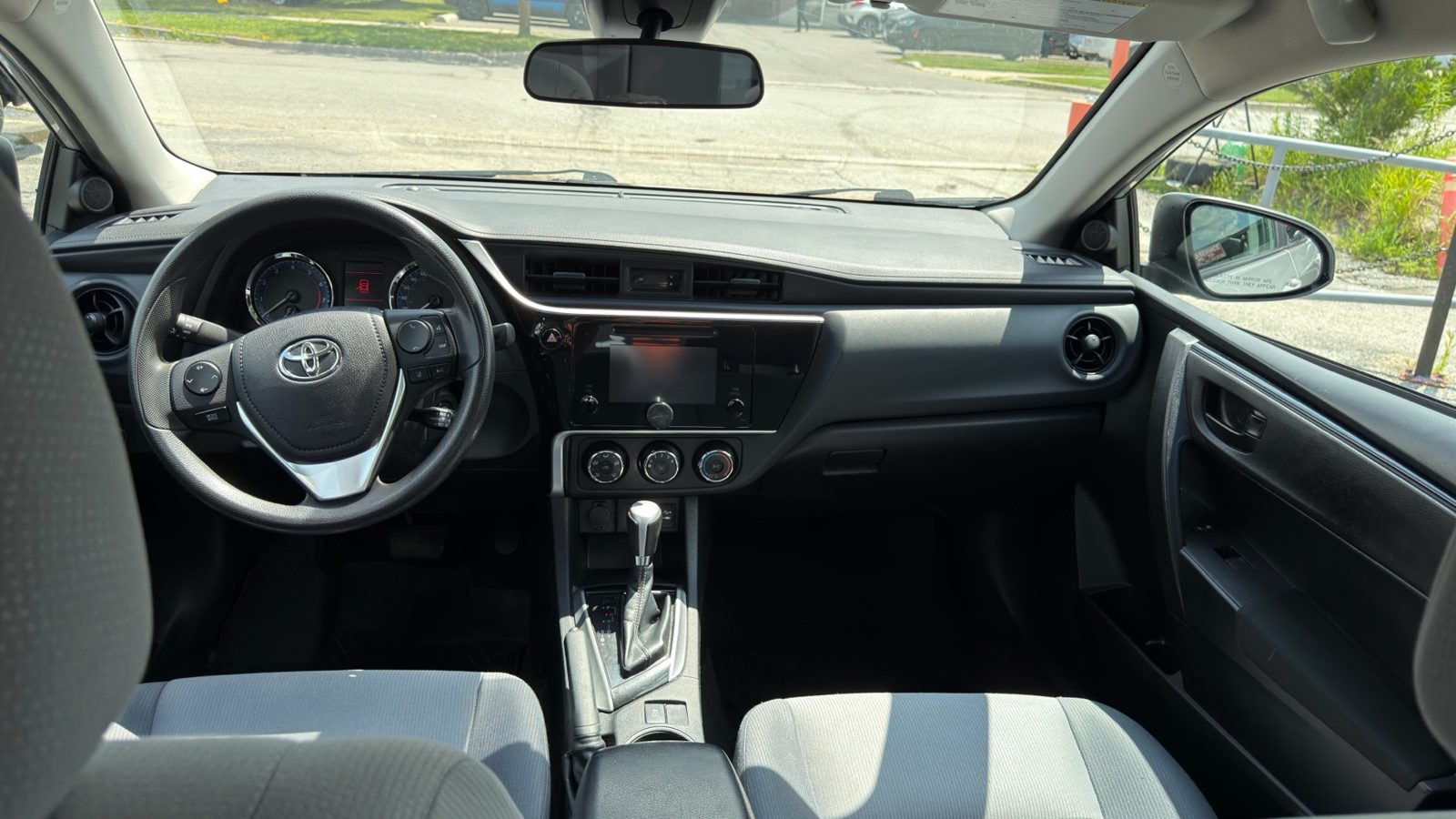2018 Toyota Corolla CE, photo 13 of 15
