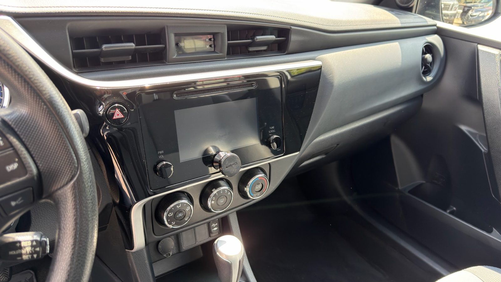 2018 Toyota Corolla CE, photo 14 of 15