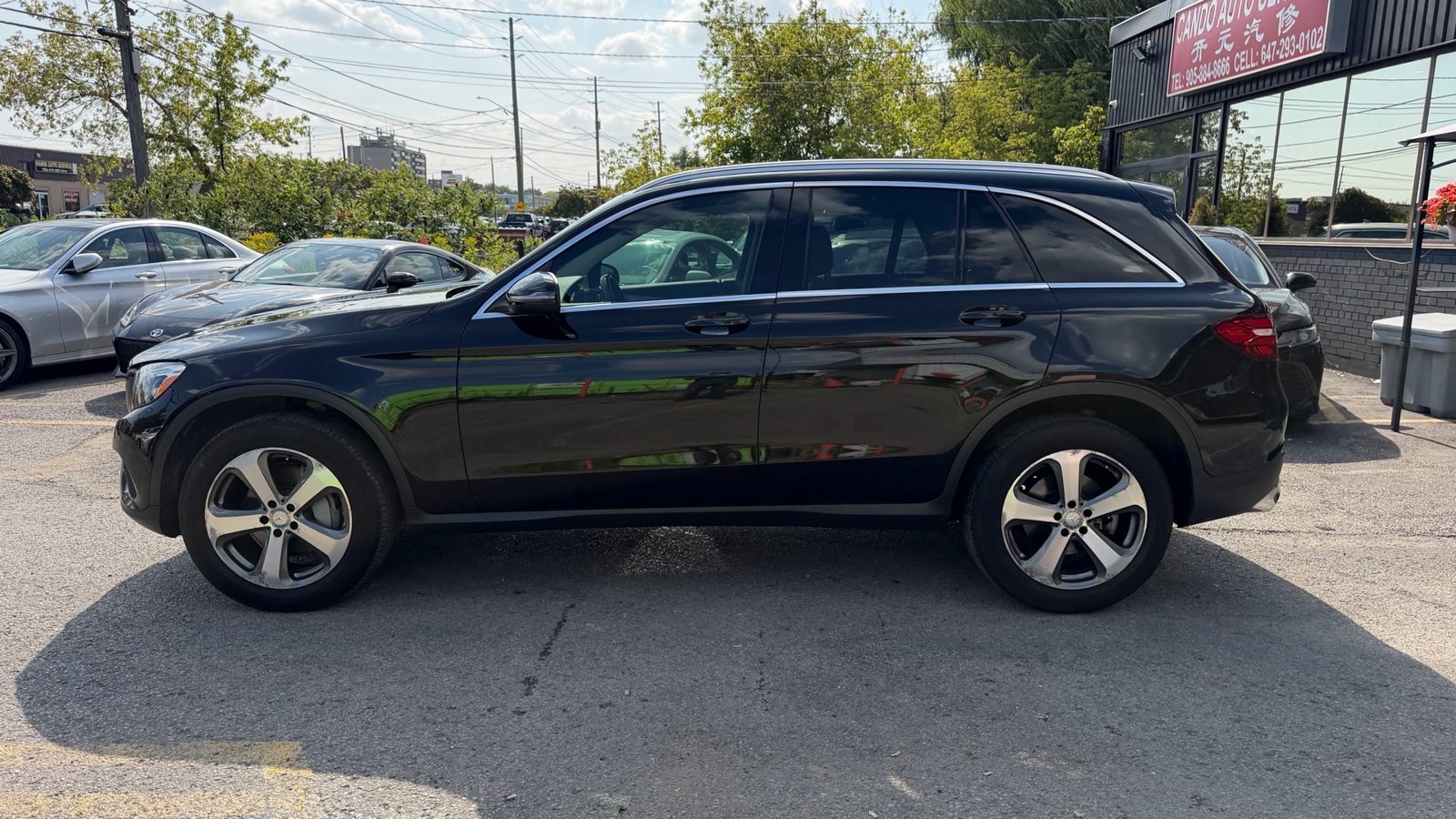 2017 Mercedes-Benz GLC-Class 4MATIC 4dr GLC 300, photo 2 of 8
