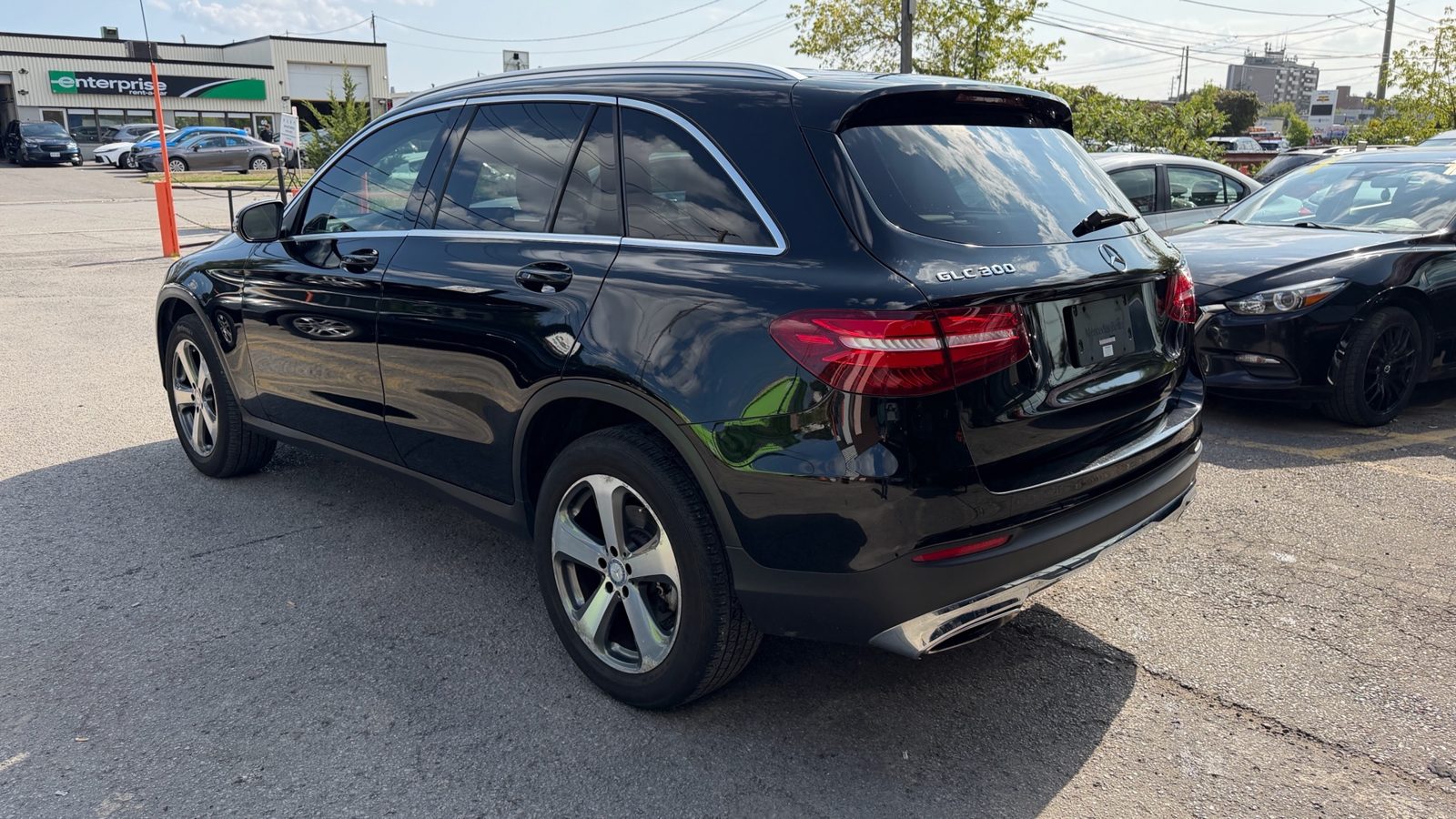 2017 Mercedes-Benz GLC-Class 4MATIC 4dr GLC 300, photo 3 of 8