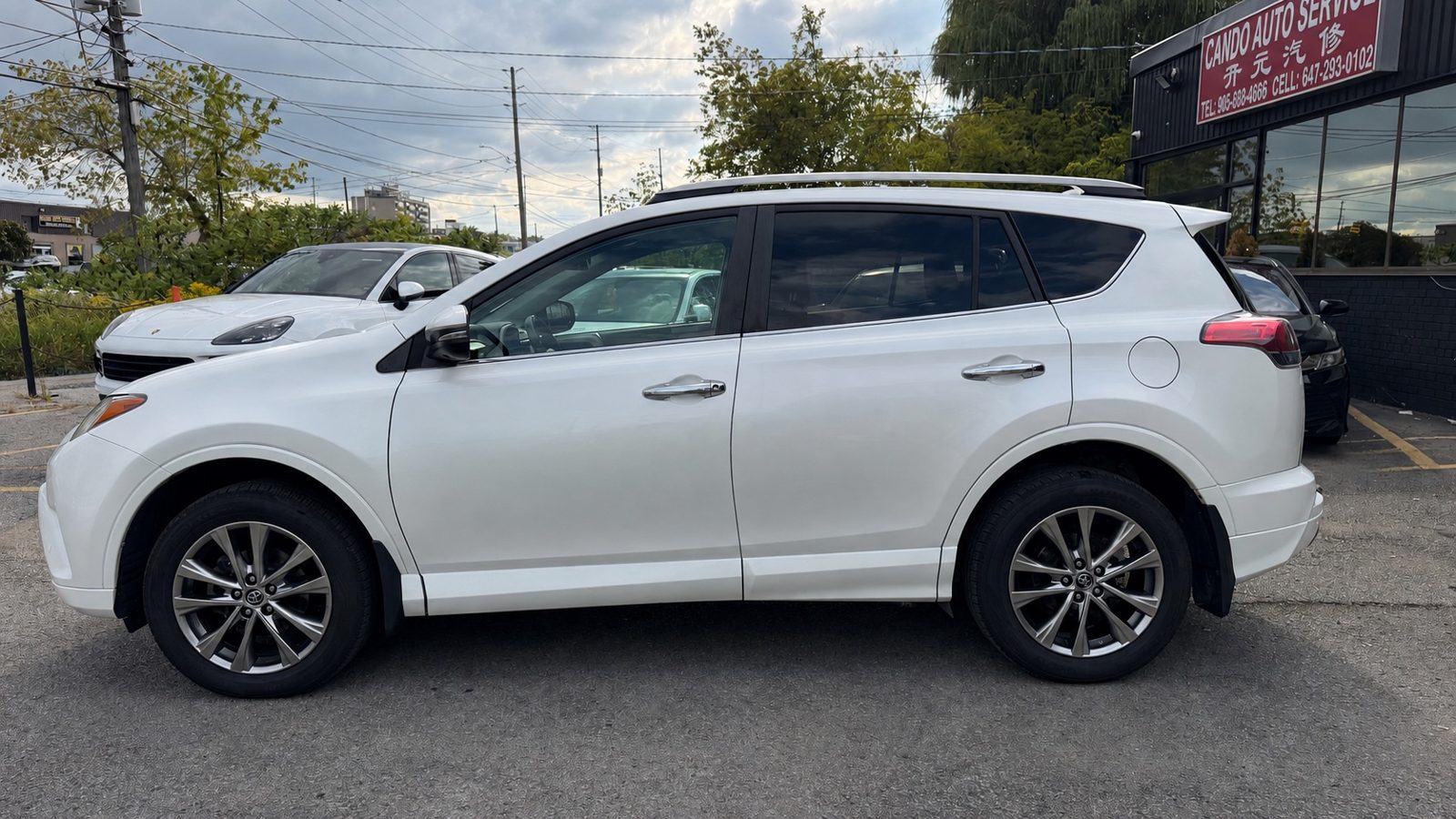 2017 Toyota RAV4 AWD 4dr Limited, photo 2 of 22