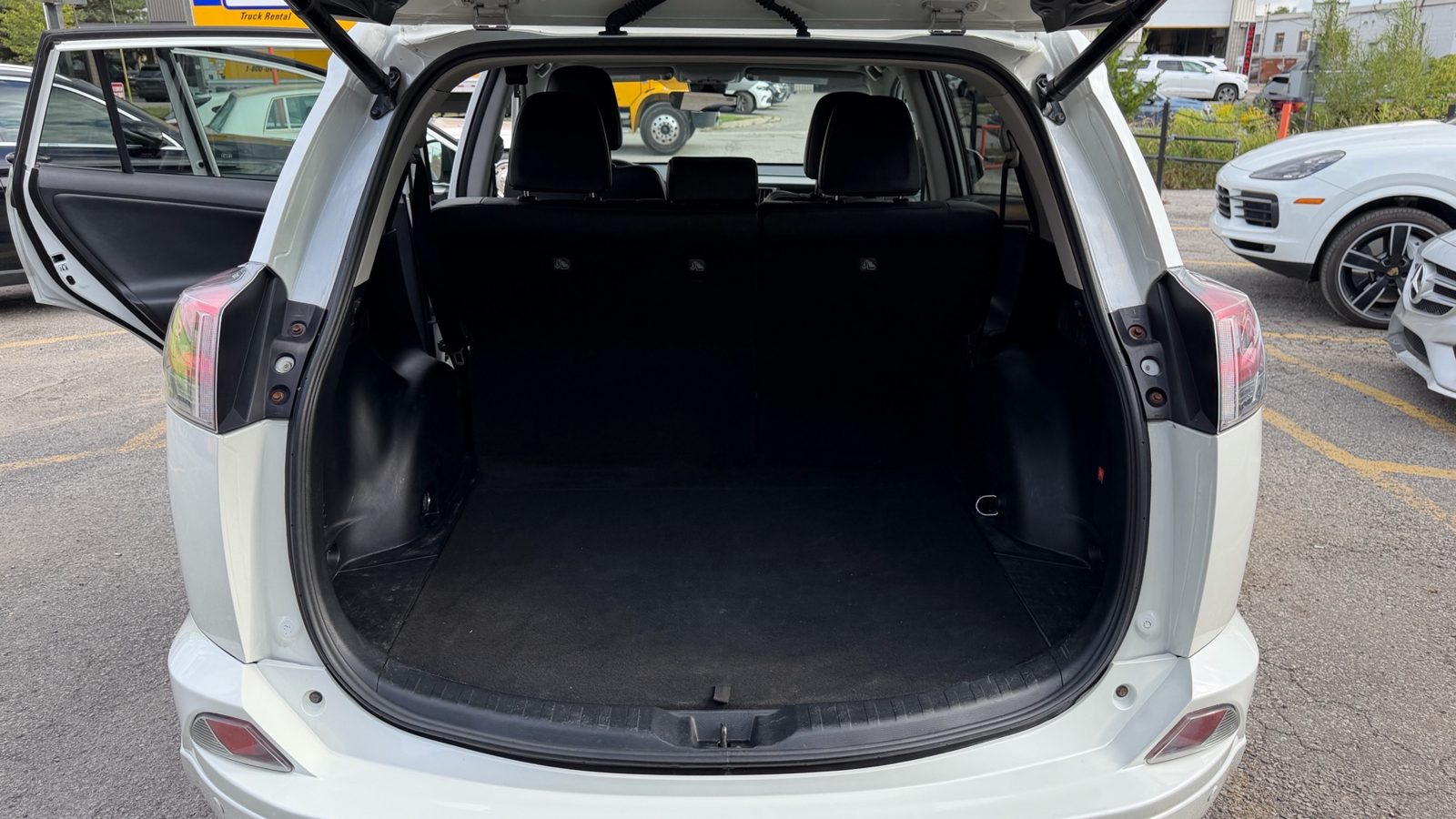 2017 Toyota RAV4 AWD 4dr Limited, photo 11 of 22