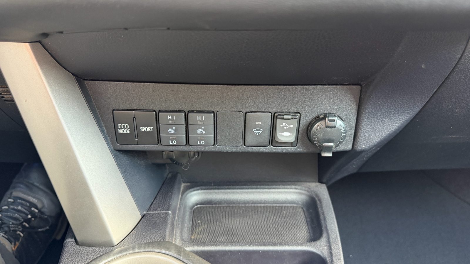 2017 Toyota RAV4 AWD 4dr Limited, photo 19 of 22
