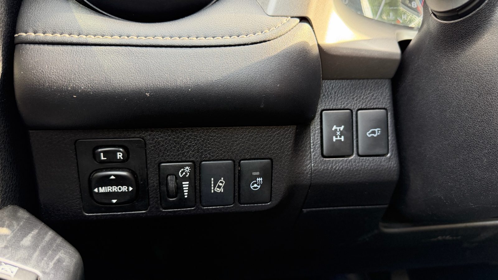2017 Toyota RAV4 AWD 4dr Limited, photo 21 of 22