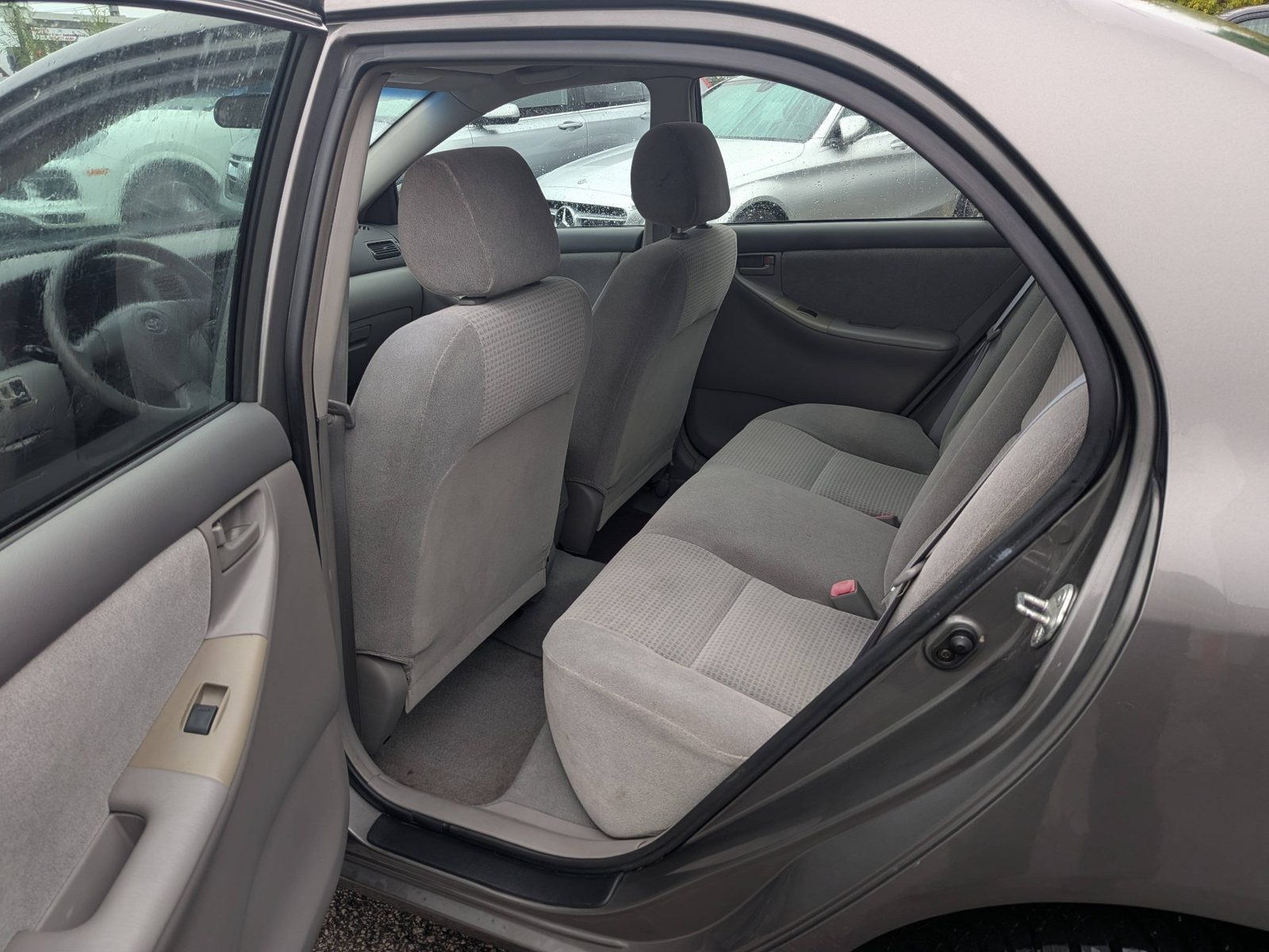 2006 Toyota Corolla 4dr Sdn CE, photo 11 of 19
