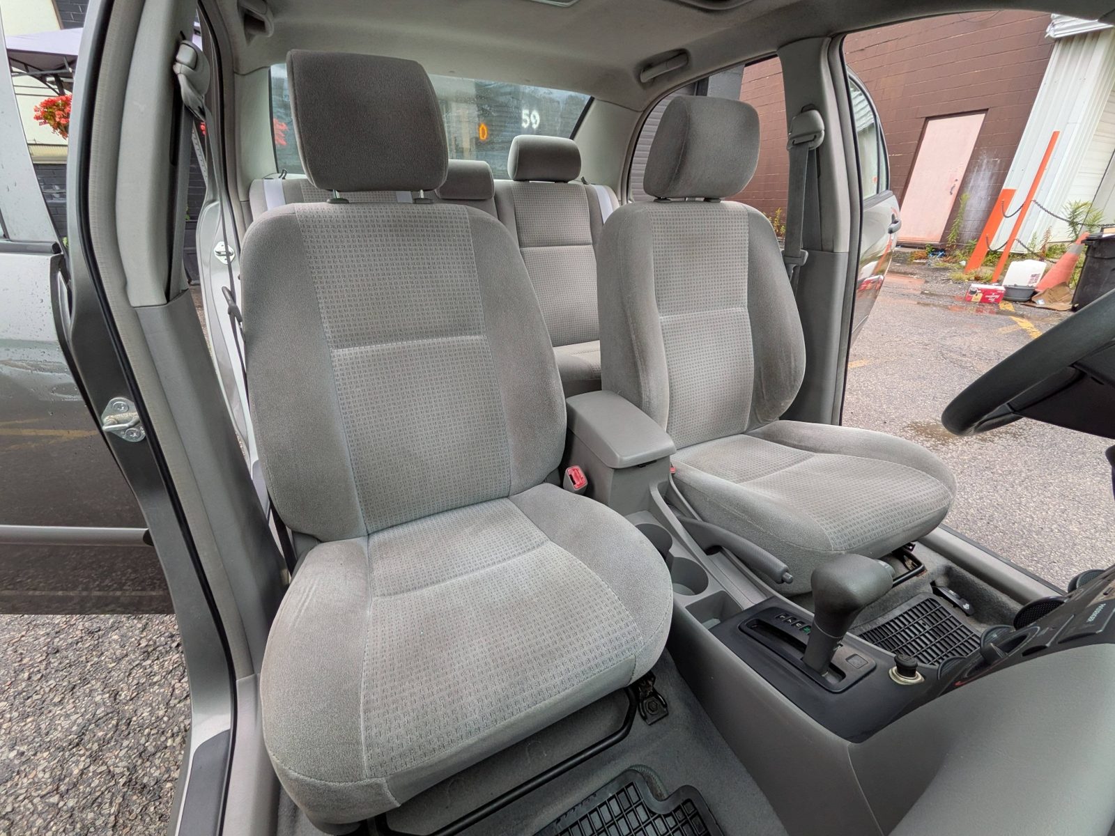 2006 Toyota Corolla 4dr Sdn CE, photo 14 of 19