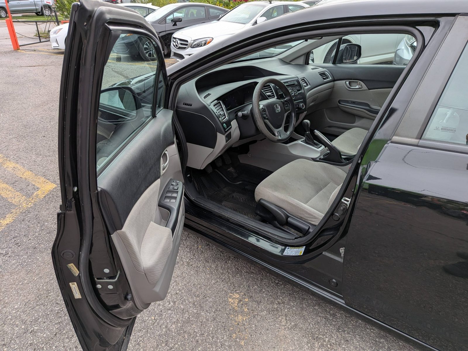 2013 Honda Civic 4dr LX, photo 9 of 16