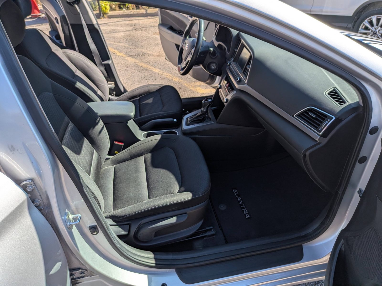 2017 Hyundai Elantra 4dr Sdn Auto GL, photo 12 of 17
