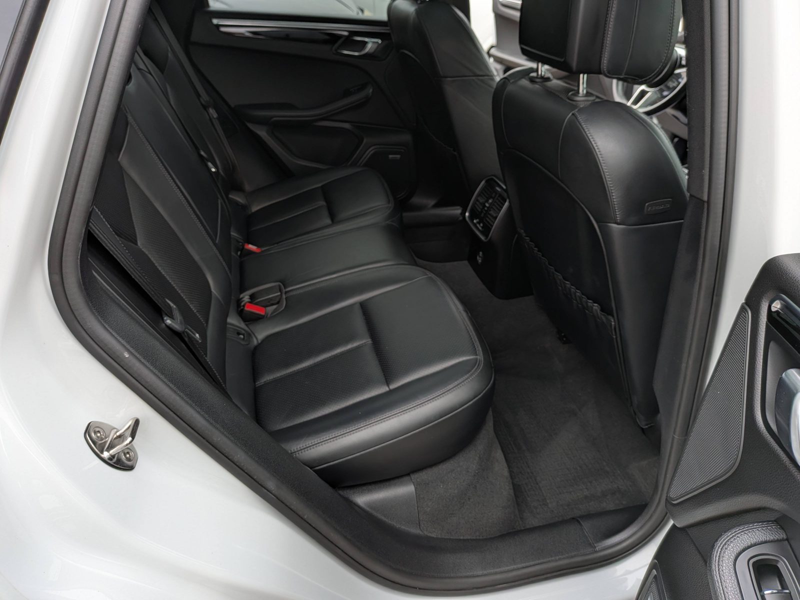 2020 Porsche Macan S AWD, photo 11 of 22